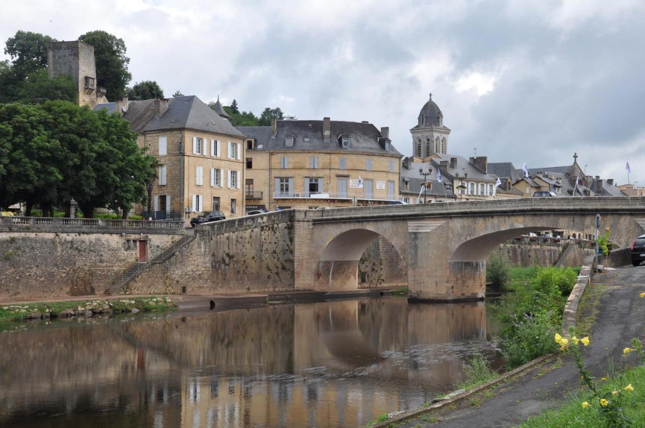 Вилла Le Hameau Du Moulin Монтиньяк Экстерьер фото